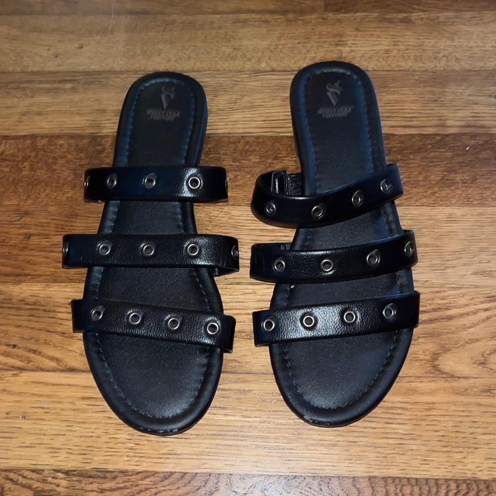 Vera Wang sandals